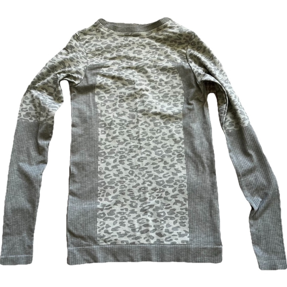 VARLEY MAPLE BASE LAYER CREW Gray Leopard Print Long Sleeve Top Size XS/XX